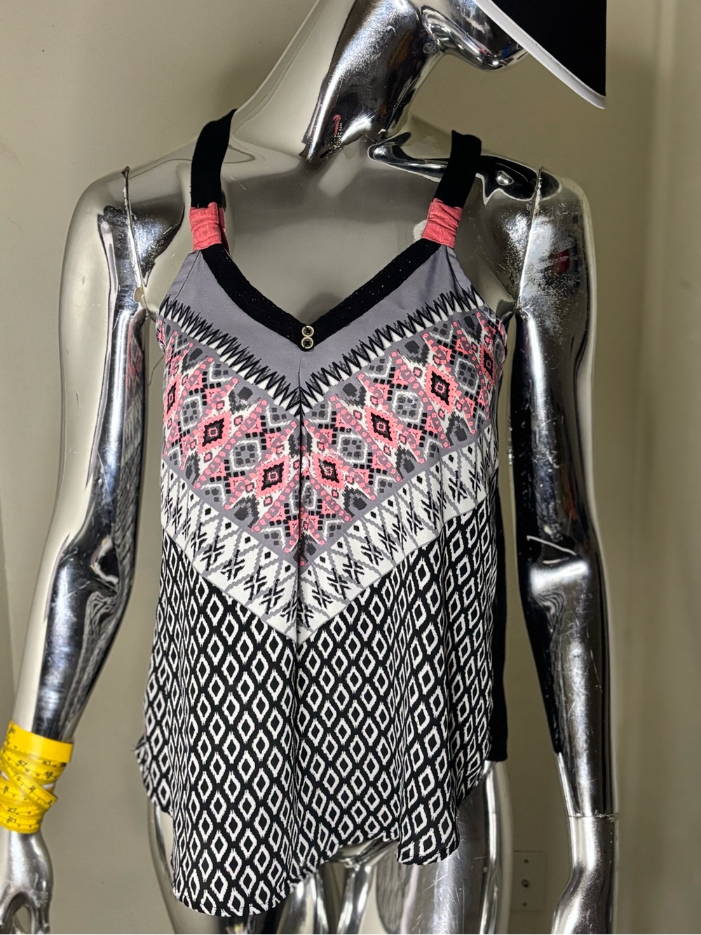 Rewind Geometric Print V-Neck Camisole in Pink, Gray, White and Black